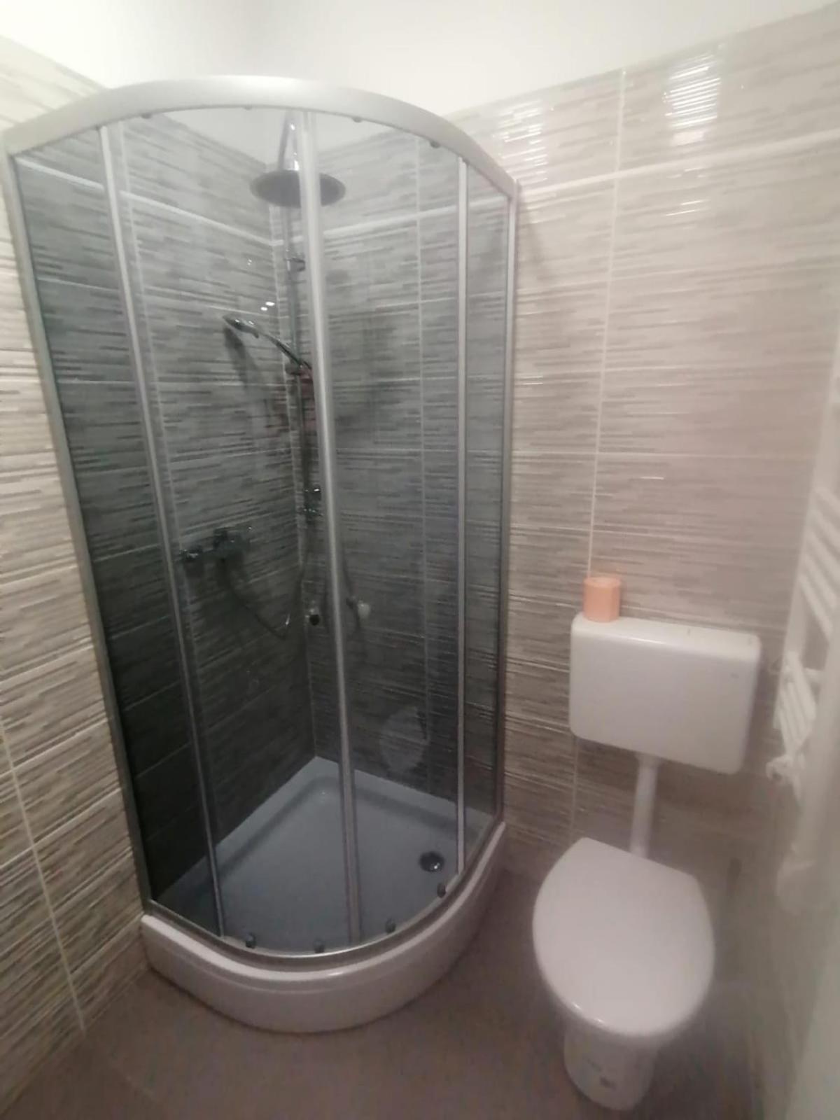 Zagreb 2 Botanical Garden Budget Apartment Luaran gambar